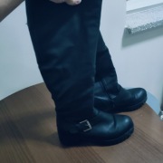 Czarne, skórzane botki damskie z grubą, traperową podeszwą Jenny Fairy.