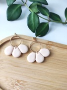 Kolczyki Beżowe płatki