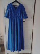 Suknia balowa, długa w pięknym odcieniu niebieskiego koloru.