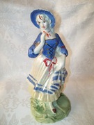 FIGURKA CERAMICZNA - DZIEWCZYNA W KAPELUSZU