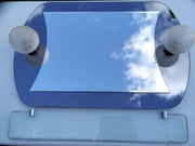 Lustro łazienkowe z pułką i oświetleniem. 