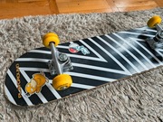 Deskorolka skateboard biało-czarna od 20 kg do 100 kg