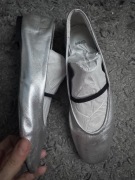 Srebrne skórzane baleriny mary Jane mango 