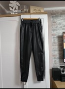 Czarne spodnie joggery z lampasami ocieplane r. S/M