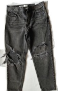 Czarne Jeansy Mom Fit z Dziurami Wysoki stan