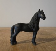 Schleich koń fryzyjski ogier figurka model wycofany z 2014 r.