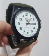 Mocny  zegarek wojskowy z baterią i datownikiem. 