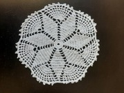 Misternie zrobiona serweta 14cm szydełko z czasów PRL-u.