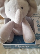 Słoń GUND interaktywny  -rusza uszami,śpiewa(177A)