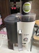 Sokowirówka Bosch MES25A0 700W (niekompletna, bez sitka)