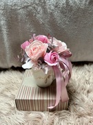 Bukiet w kubku z kwiatami mydlanymi na różne okazje 