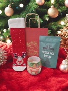 Prezent świąteczny zestaw - świeca + skarpety + herbata + torebka