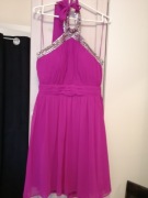 Sukienka w modnym kolorze marki Little Mistress 