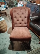 Nowe masywne pikowane krzesło typu uszak