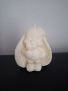 Świeca sojowa bezzapachowa - Króliczek z serduszkiem lizak * 7,5 x 6,5 cm *