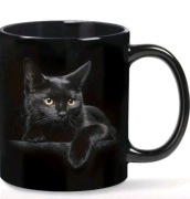 Ceramiczny czarny kubek z kotem. 