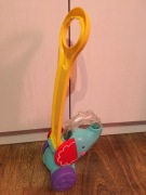 Piłeczkowy Słonik Pchacz Firmy Fisher Price