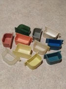 Karmnik Karmidło Pojemnik na karmę do klatek dla ptaków, kanarka itp.