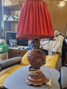 Lampa nocna  okresu PRL z abażurem czerwonym