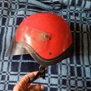 Kask Orzeszek z epoki PRL-u z szybką .WSK, SHL, KOMAR