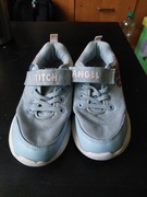 Buty sportowe dla dziewczynki. 