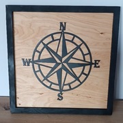 Obraz ażurowy w  czarnej ramce drewnianej róza wiatrów 