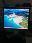 Dell UltraSharp 1708fpt 17" monitor biurowy DVI VGA regulacja wysokości