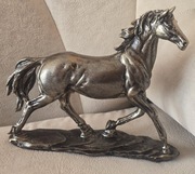 PREZENT  DLA MYŚLIWEGO. Figurka KOŃ kłusujący. Bawaria XXw. Jeździectwo. 