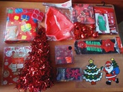 Zestaw świątecznych dekoracji kolor czerwony. Choinka / bombki / fartuszek