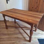 Stół drewniany z litego drewna 