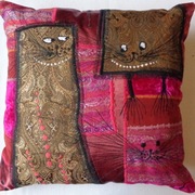 Poduszka dekoracyjna "Złociste kociaki"