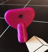 KLUCZYK TRÓJKĄTNY DO ZAMKA SZAFKI KŁÓDKI