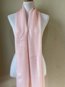 Różowy szal ombre elegancki miękki – pink ombre scarf wrap