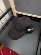 Czapka z daszkiem czarna unisex