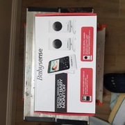 Niania dla dziecka i dwie kamerki 