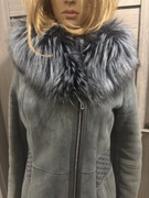 Piękny kożuch z kapturem obszyty naturalnym lisem 