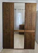 Dębowa Szafa z lustrem Atlanta firmy Dekort