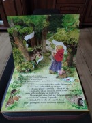 Czerwony kapturek książeczka typu pop-up z rozkładanymi elementami 3D