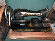 Maszyna do szycia  starodawna 