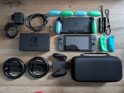 Konsola Nintendo Switch z akcesoriami, etui, torba, kierownice
