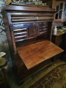 Sekretarzyk z otwieraną klapą