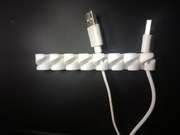 Organizer kabli – uchwyt na przewody USB i ładowarki