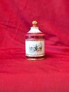 Porcelanowy pojemnik Limoges France – Courting, złocony, scena dworska