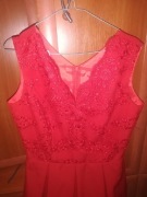 Piękna czerwona sukienka