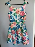 Rozkloszowana sukienka kwiaty h&m 36 ecru kwiatki 