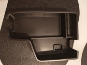 Schowek w podłokietniku. Prawdopodobnie do BMW serii 3 2013-2016