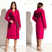 Nowy płaszcz w kolorze bordowym.