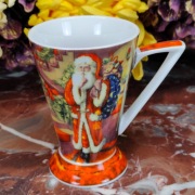 Porcelanowy kubek - Święty Mikołaj z prezentami - 200 ml