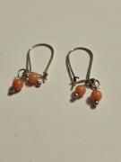 Kolczyki złote z koralem. Złoto, koral