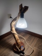 Drewniana lampka nocna